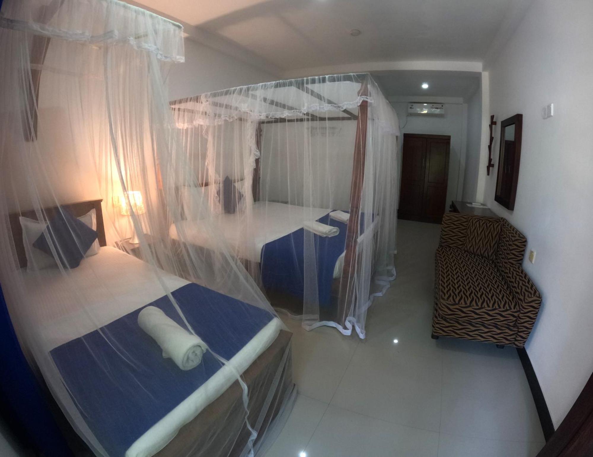 Mirissa Blue Whale Holiday Hotel Exterior photo