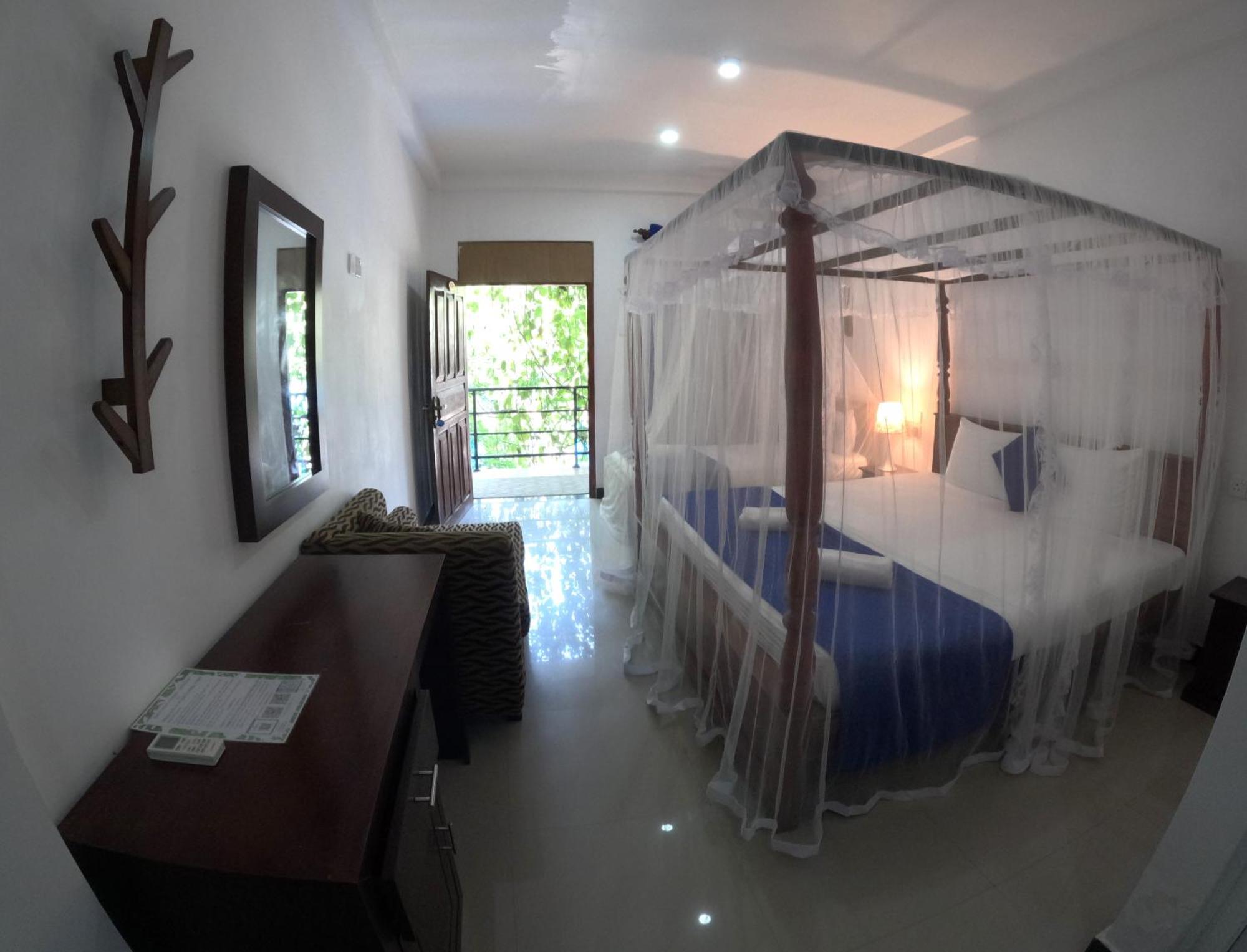 Mirissa Blue Whale Holiday Hotel Exterior photo