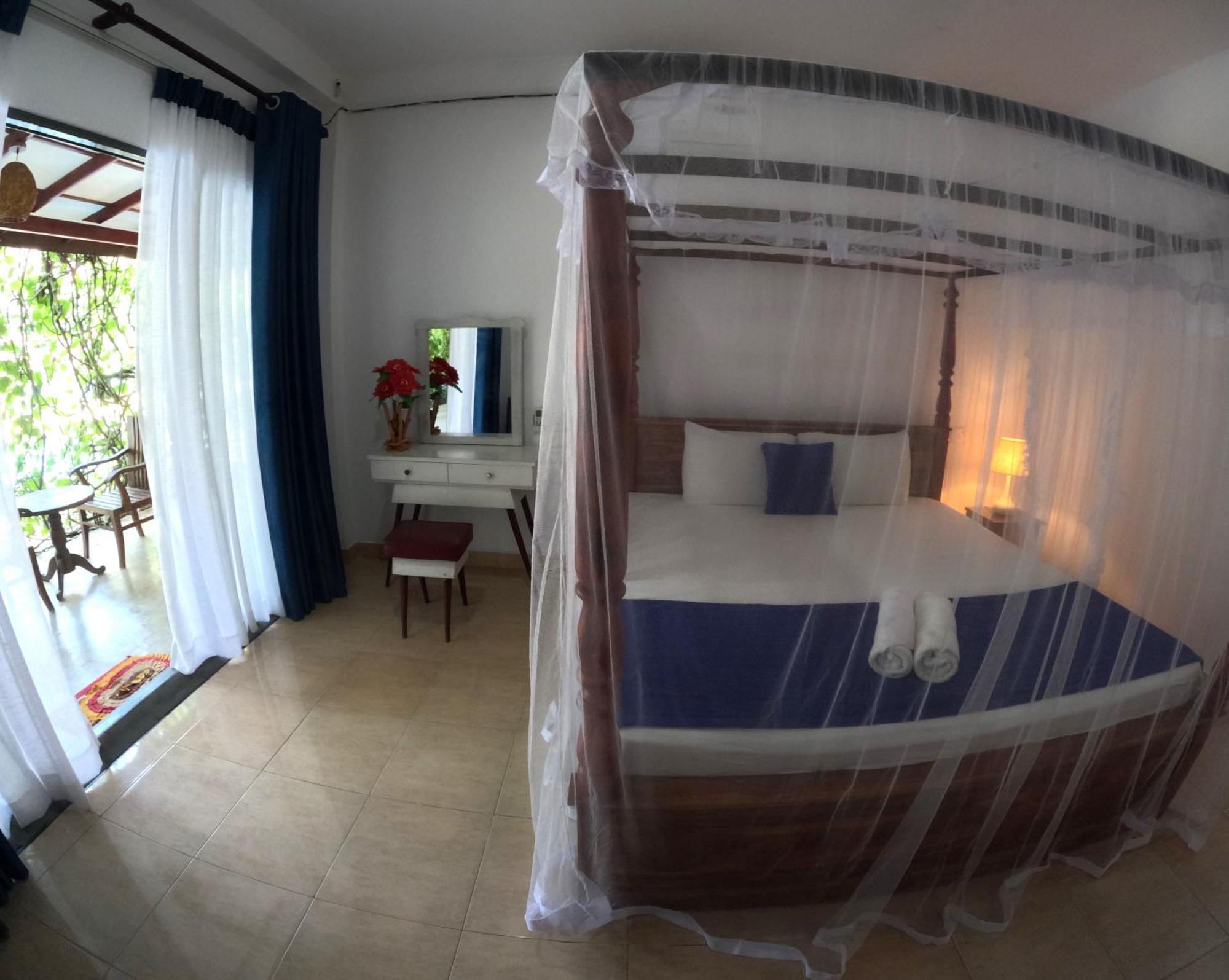 Mirissa Blue Whale Holiday Hotel Exterior photo