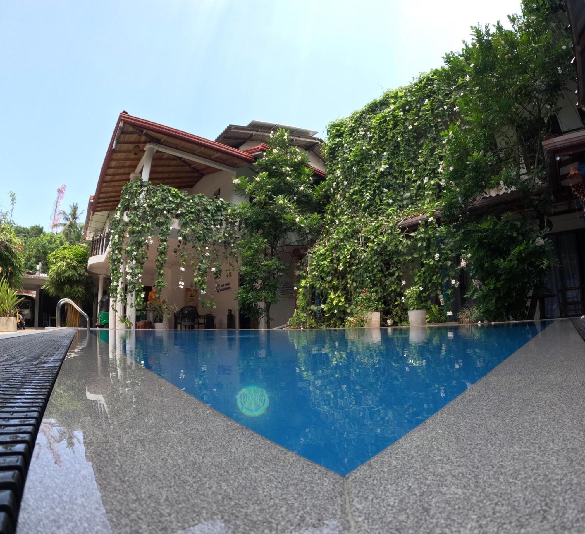 Mirissa Blue Whale Holiday Hotel Exterior photo